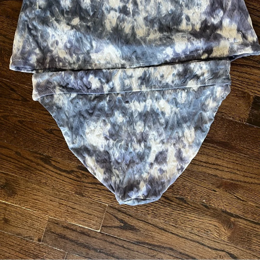 Athleta, Women's Telum 2 piece Blue Tie-Dye Swim Set, Size M EUC